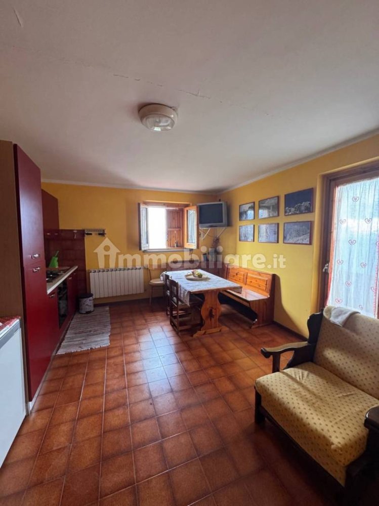 3 bedrooms Penthouse in Valle Castellana, Italy No. 250855