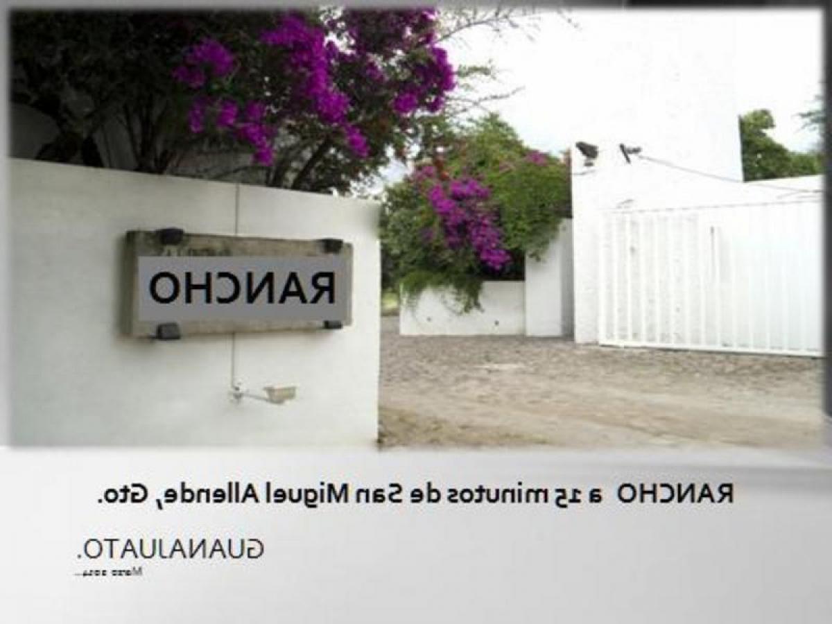 10 bedrooms Land in Comonfort, Mexico No. 204416