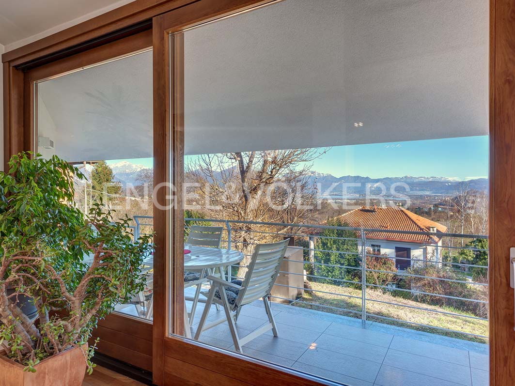 3 bedrooms Villa in Albavilla, Italy No. 129706