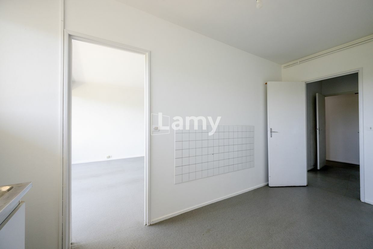 Квартира с 3 комнатами в Лормон, Франция № 279339