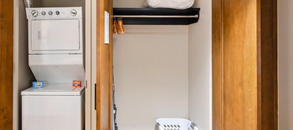 1 Schlafzimmer Cafe / Restaurant in Avon, USA, Nr. 560256 12