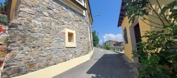 5 bedrooms House in Aulla, Italy No. 349464 3