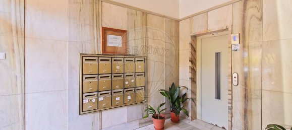 2 bedrooms Apartment in Lisbon, Portugal No. 52330 3