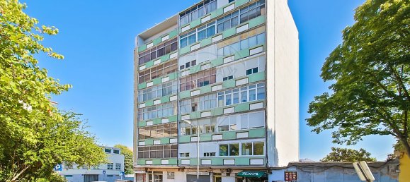 2 bedrooms Apartment in Lisbon, Portugal No. 52330 2