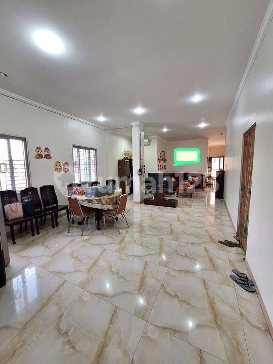 Magasin à Kebon Jeruk, Indonesia 700m² No. 2491