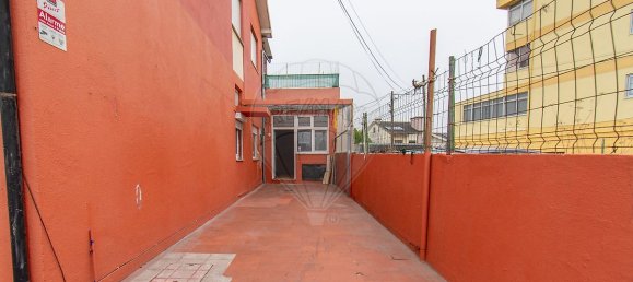 6 bedrooms House in Rio Tinto, Portugal No. 26700 37