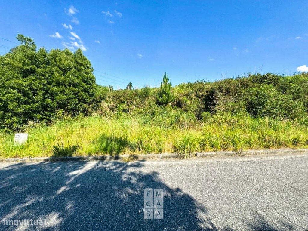 372m² Land in Nogueira da Regedoura, Portugal No. 18341