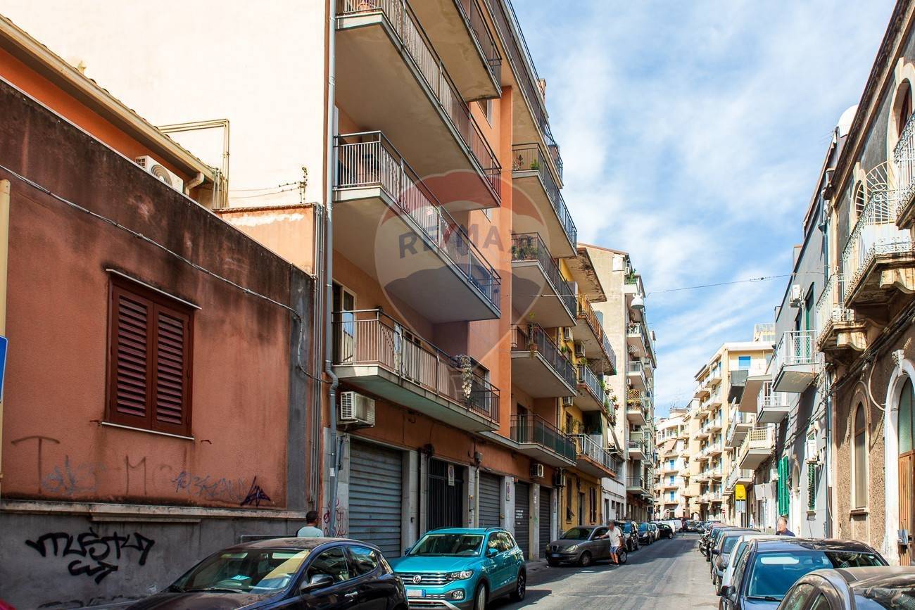 Apartamento T6 em Catania, Italy N.º 302618