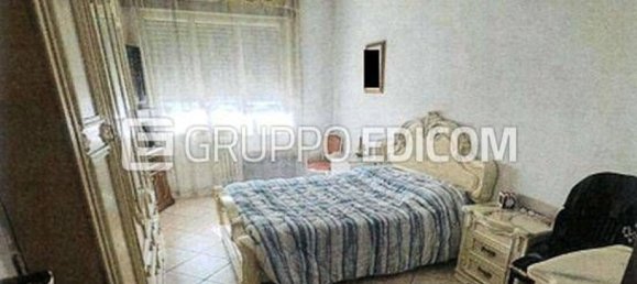 5 rooms Apartment in Novara, Italy No. 16071 4