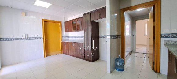 7 bedrooms Villa in Abu Dhabi, UAE No. 24818 9