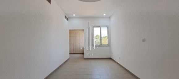 7 bedrooms Villa in Abu Dhabi, UAE No. 24818 10