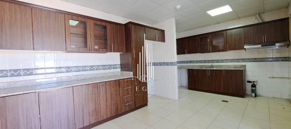 7 bedrooms Villa in Abu Dhabi, UAE No. 24818 12