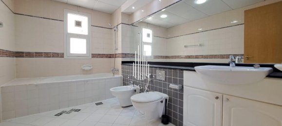 7 bedrooms Villa in Abu Dhabi, UAE No. 24818 26