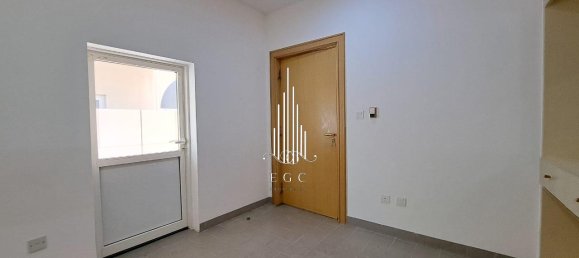 7 bedrooms Villa in Abu Dhabi, UAE No. 24818 15