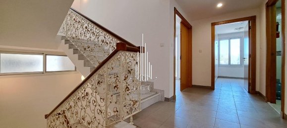 7 bedrooms Villa in Abu Dhabi, UAE No. 24818 5