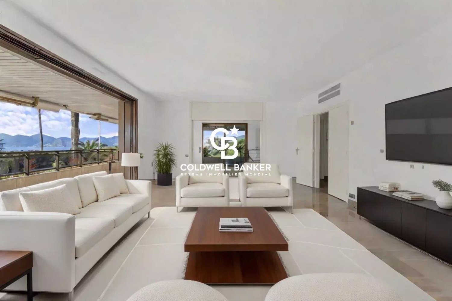 Apartamento de 6 dormitorios en Cannes, France No. 294683