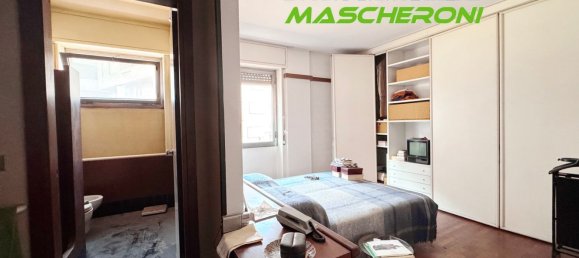3 rooms Apartment in Milan, Italy No. 247874 2