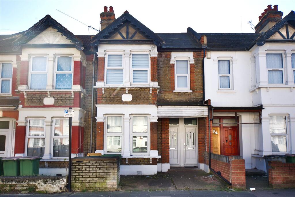 3 bedrooms Maisonette in East Ham, United Kingdom No. 11451