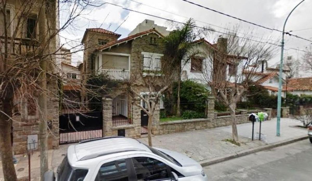 3 bedrooms House in Mar del Plata, Argentina No. 100665