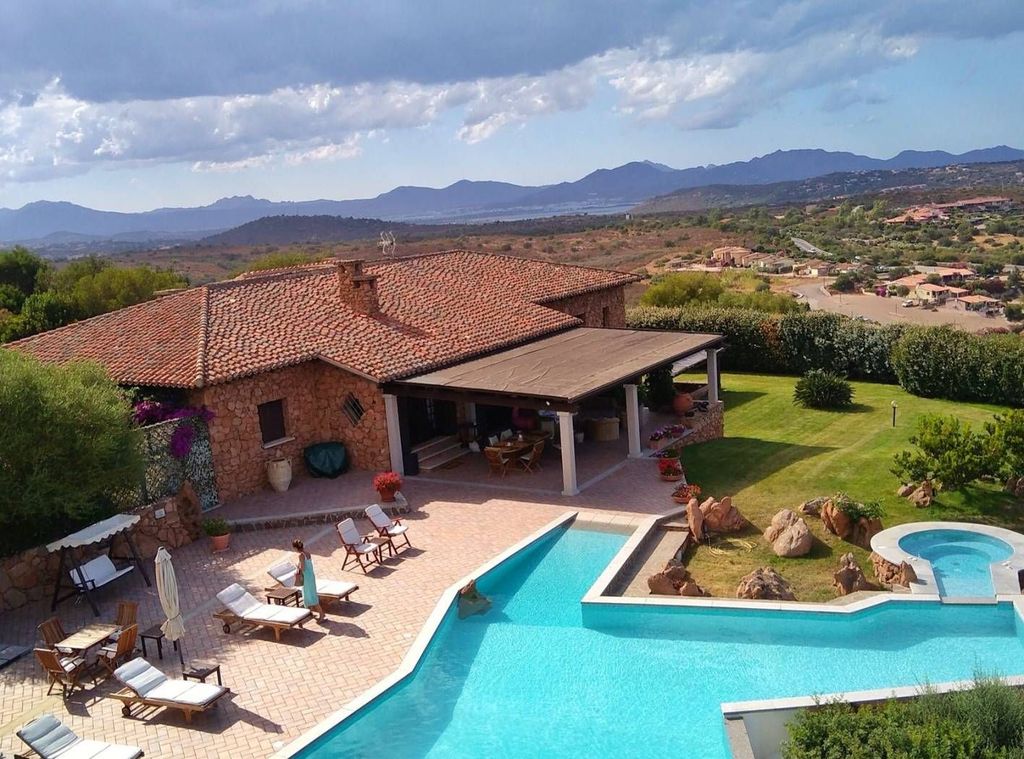 6 bedrooms Villa in Loiri Porto San Paolo, Italy No. 58746