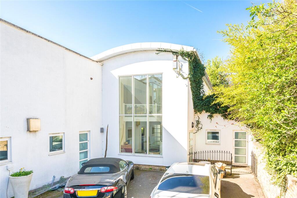 5 bedrooms House in London, United Kingdom No. 12893