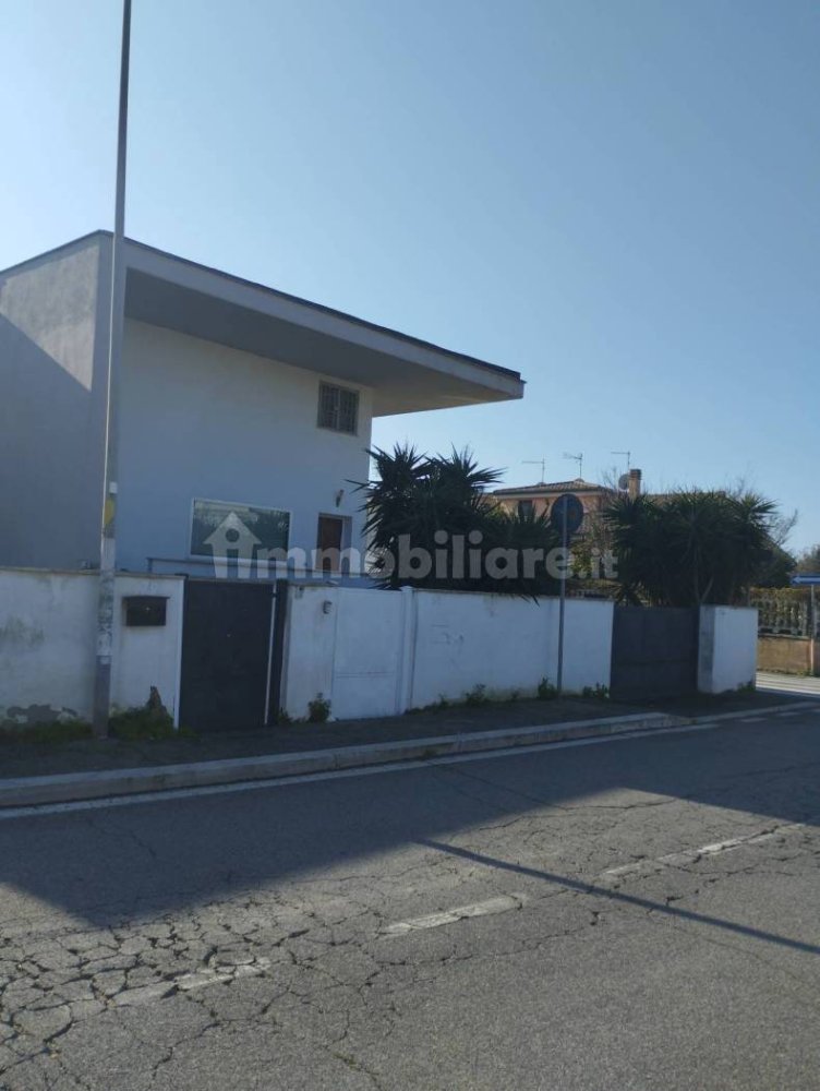 3 bedrooms Villa in Fiumicino, Italy No. 159269
