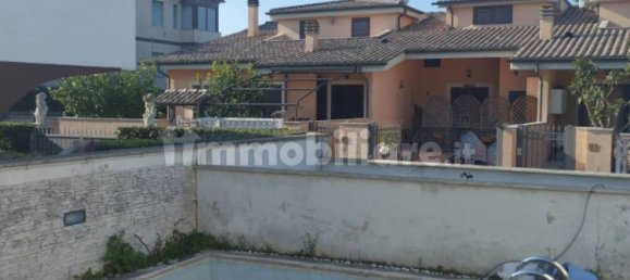 3 bedrooms Villa in Fiumicino, Italy No. 159269 4
