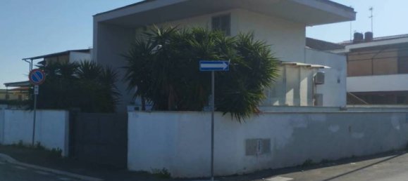 3 bedrooms Villa in Fiumicino, Italy No. 159269 2