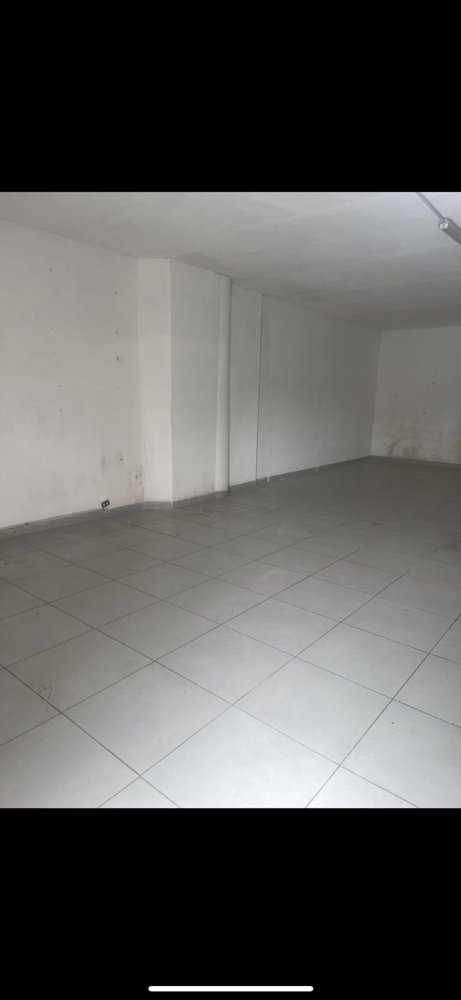 225m² Commercial property in Castel Volturno, Italy No. 358108