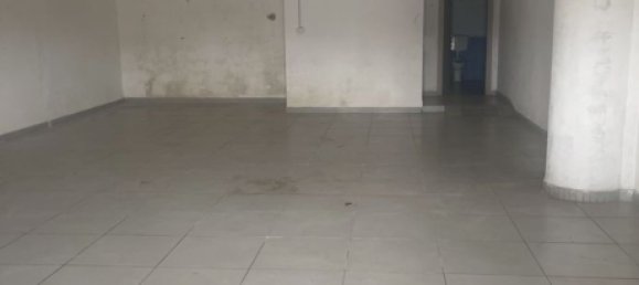 225m² Commercial property in Castel Volturno, Italy No. 358108 4