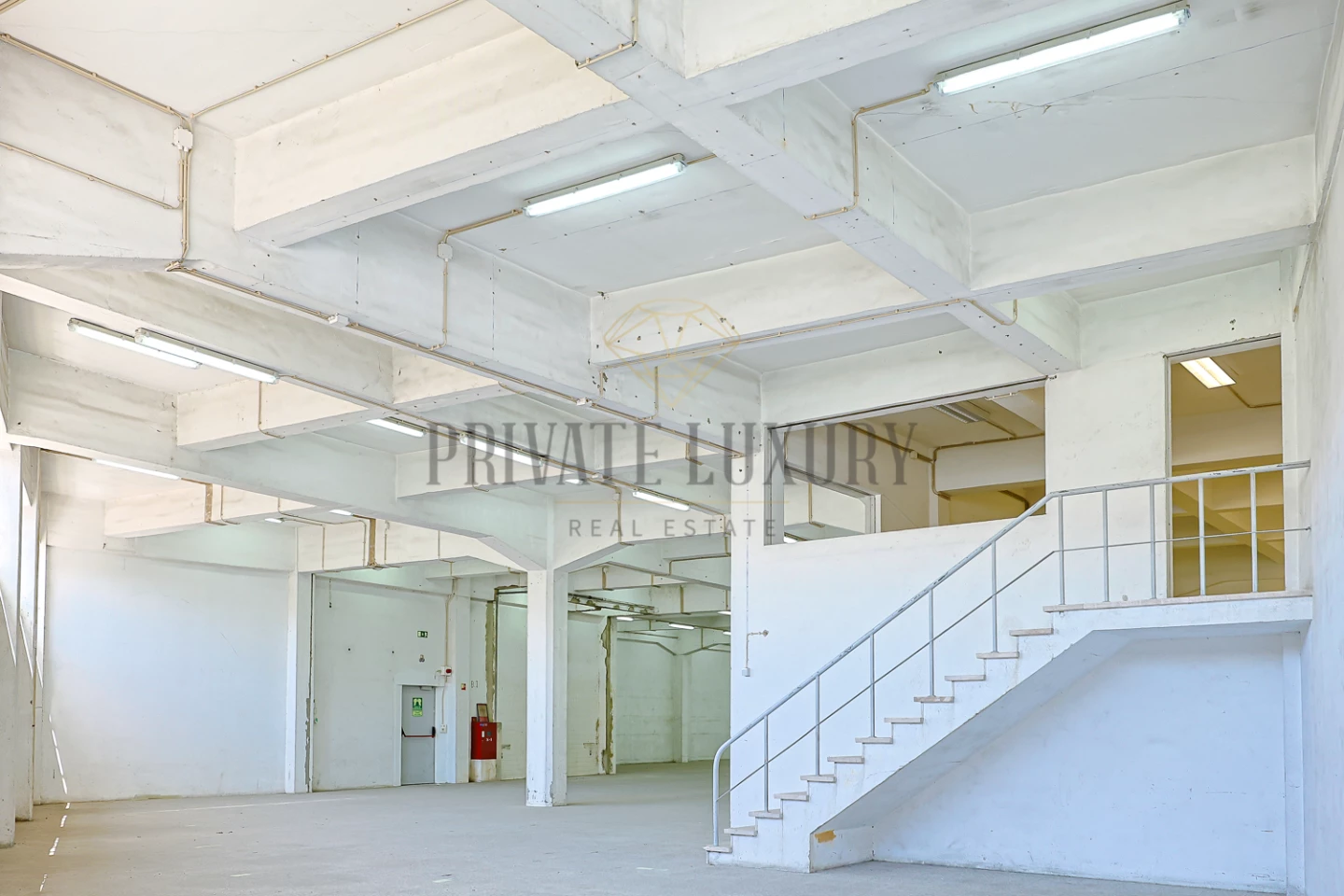 Lagerhaus in Lisbon, Portugal 4551m², Nr. 97638