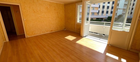 Apartamento de 2 dormitorios en Saint-Etienne, France No. 197840 2