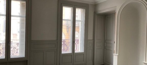 589m² Building in Nancy, France No. 45494 3