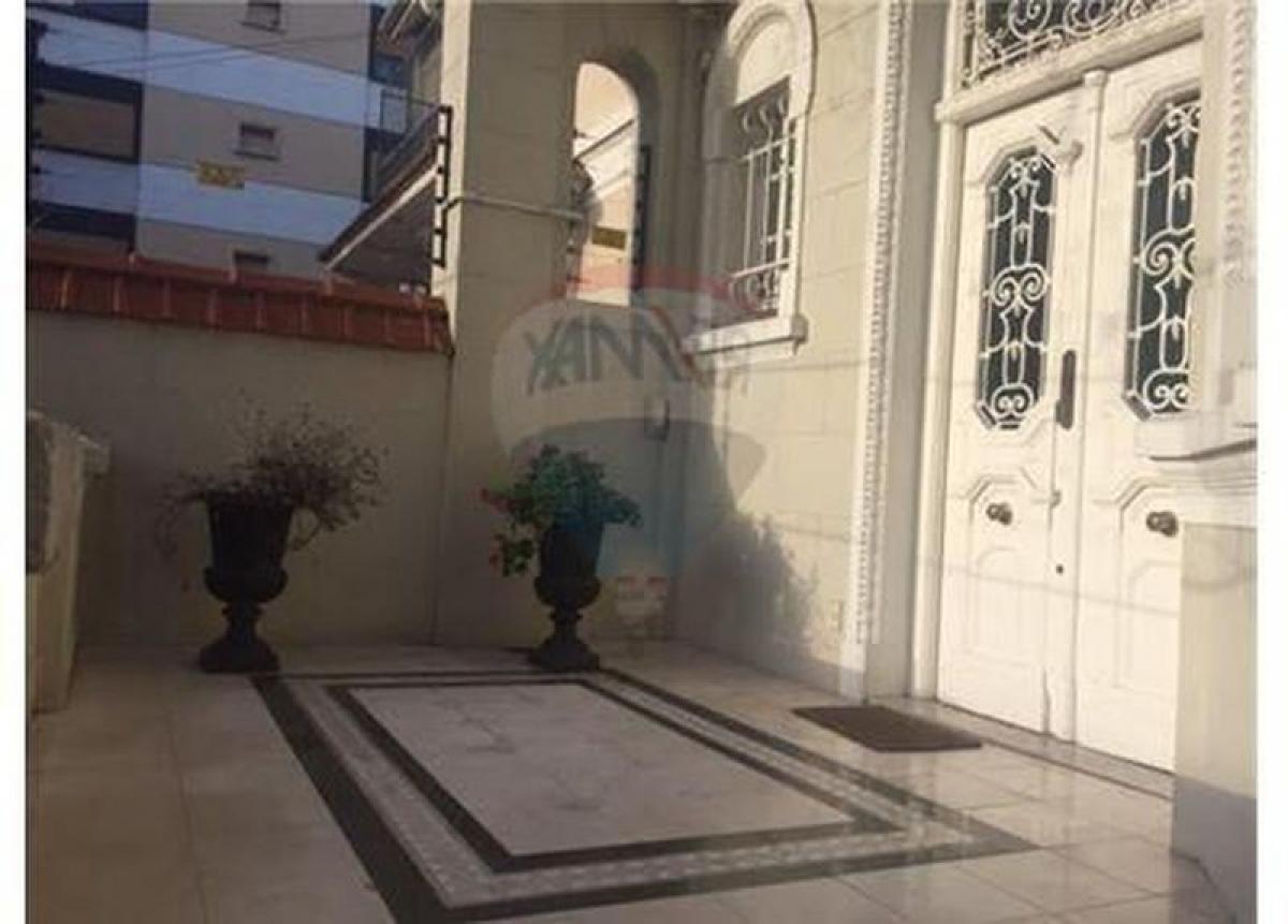 Casa de 4 dormitorios en Buenos Aires, Argentina No. 83710