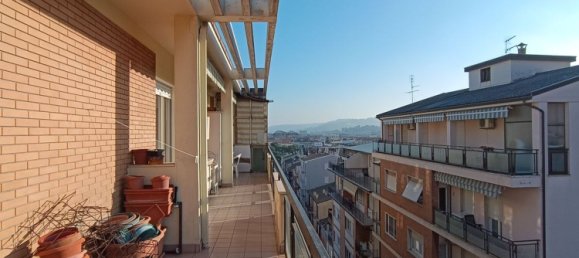 7-salle Penthouse à Porto San Giorgio, Italy No. 254554 10