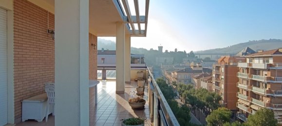 7-salle Penthouse à Porto San Giorgio, Italy No. 254554 14