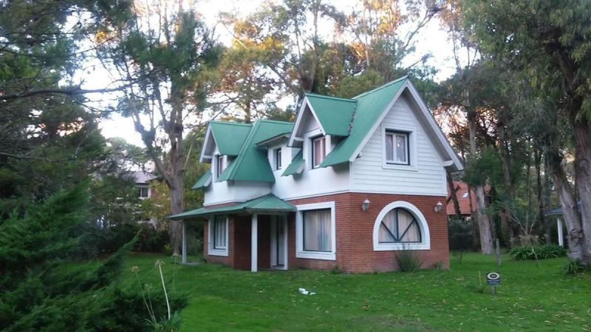 Casa de 3 dormitorios en Mar del Plata, Argentina No. 92130