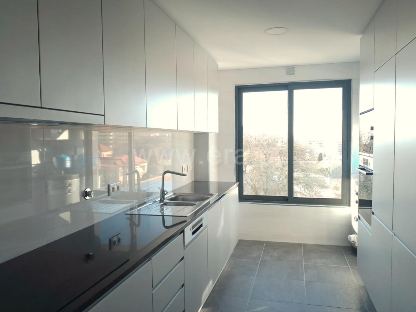 3 bedrooms Apartment in Porto, Portugal No. 108595