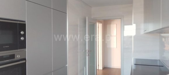 3 bedrooms Apartment in Porto, Portugal No. 108595 21