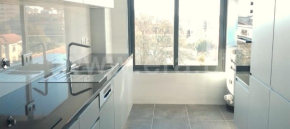 3 bedrooms Apartment in Porto, Portugal No. 108595 6