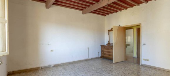 3 bedrooms Apartment in Capraia e Limite, Italy No. 272577 10