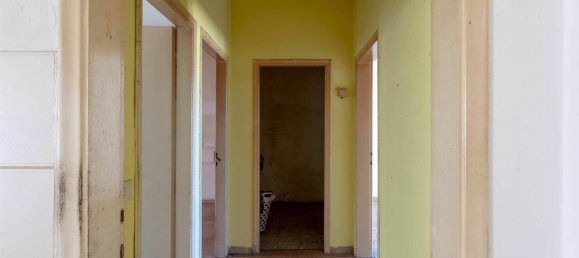 3 bedrooms Apartment in Capraia e Limite, Italy No. 272577 8