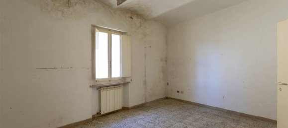 3 bedrooms Apartment in Capraia e Limite, Italy No. 272577 2