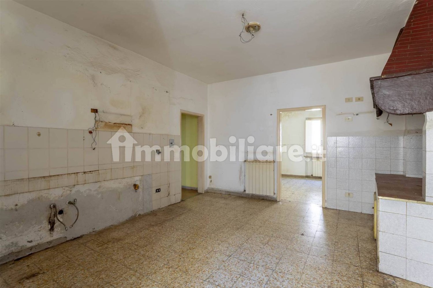 3 bedrooms Apartment in Capraia e Limite, Italy No. 272577