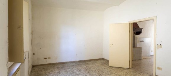 3 bedrooms Apartment in Capraia e Limite, Italy No. 272577 3