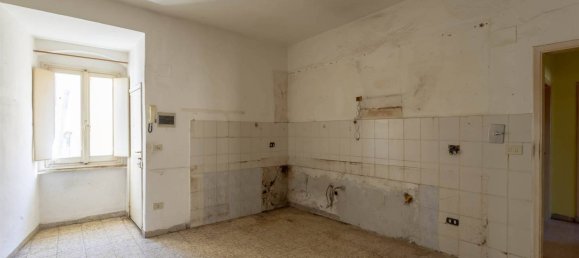 3 bedrooms Apartment in Capraia e Limite, Italy No. 272577 7