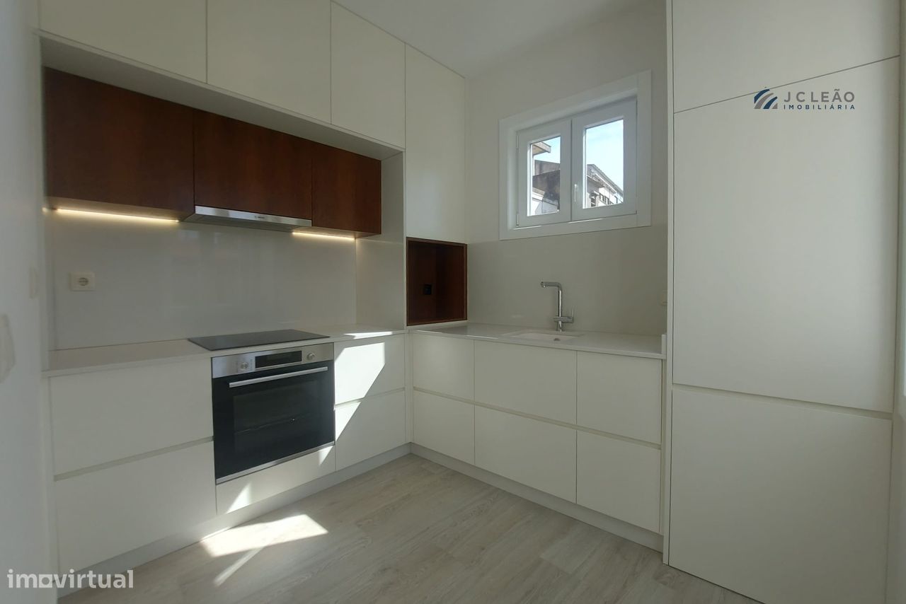 3 bedrooms Apartment in Porto, Portugal No. 53435