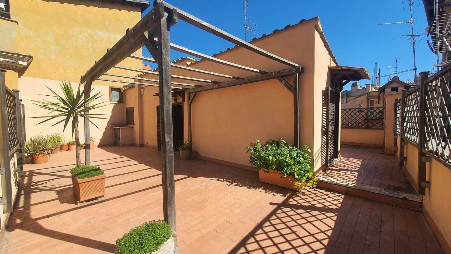 2-Zimmer Penthouse in Rome, Italy, Nr. 61014