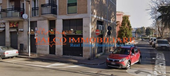 3 rooms Commercial property in Milan, Italy No. 337703 2