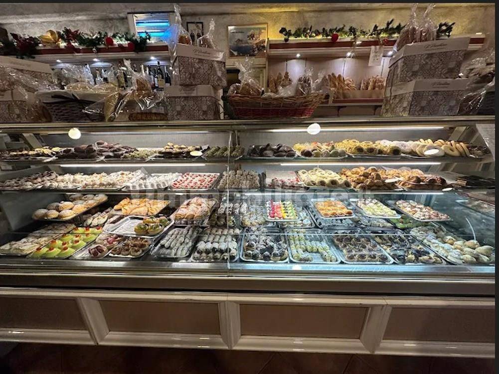 3 rooms Commercial property in Milan, Italy No. 337703